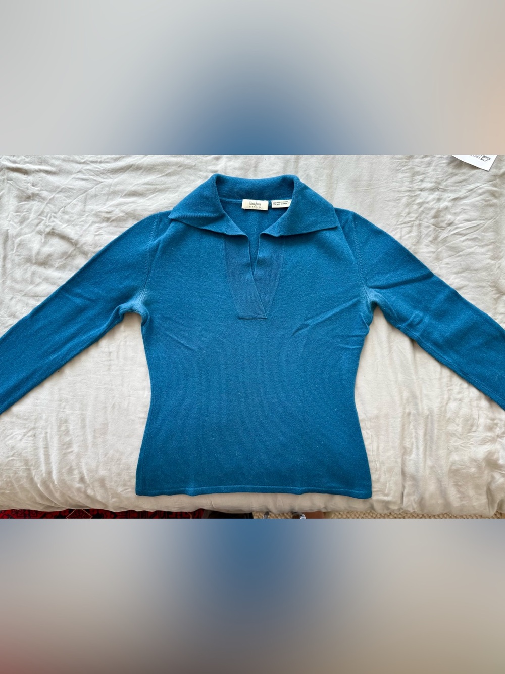 Neiman Marcus Teal V‑Neck Cashmere Sweater